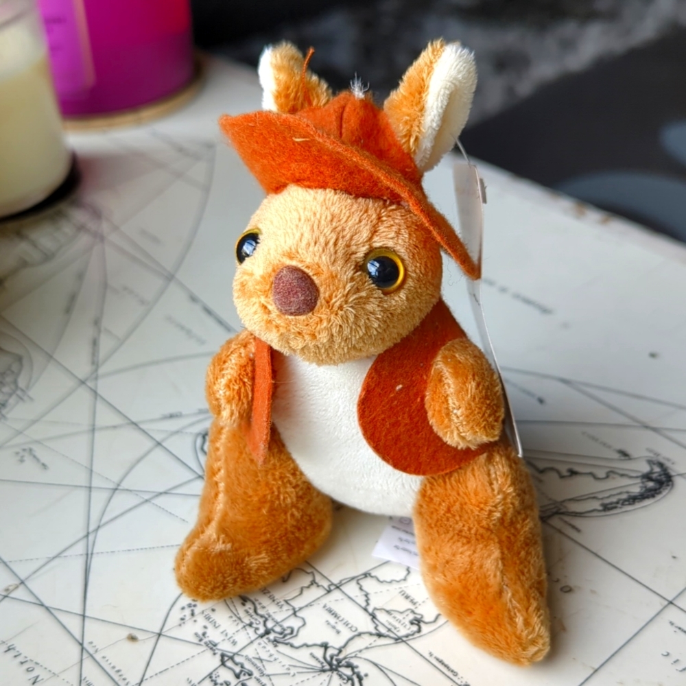 Kangaroo souvenir plushie 🦘